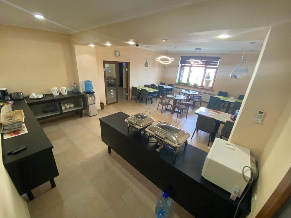 Azimut Hotel Balykchy ภายนอก รูปภาพ